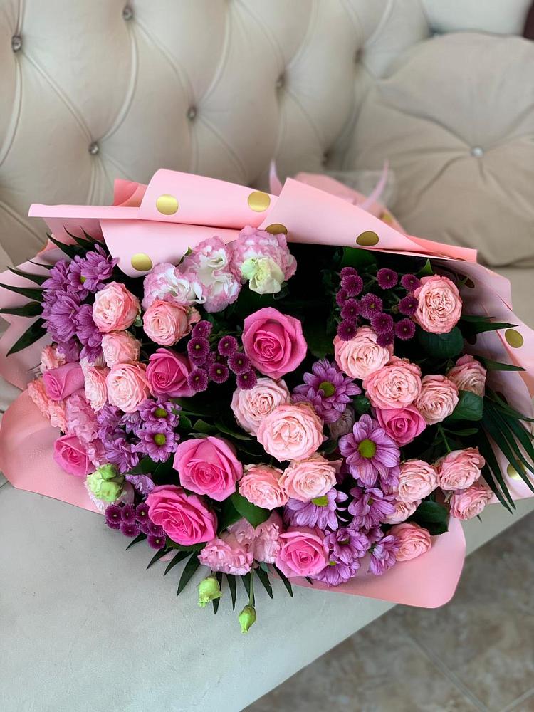 Букет цветов из: Хризантемы, Розы и Лизиантусы в Шкуропатове