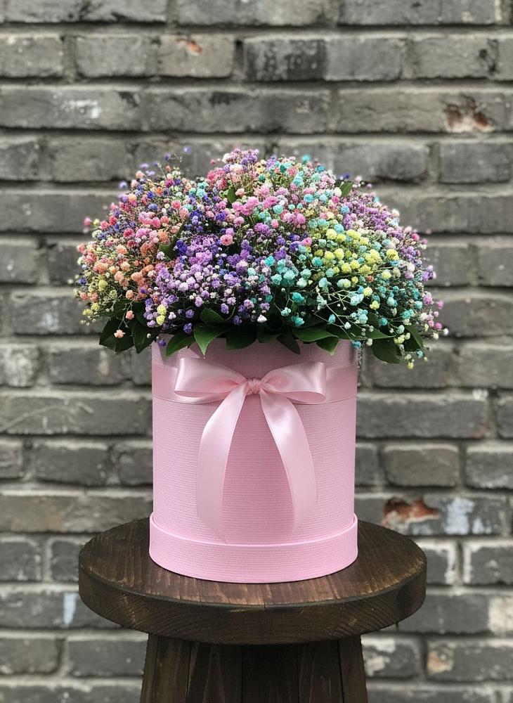 Цветочная композиция из Гипсофила и Розы в шляпной коробке в Шкуропатове
