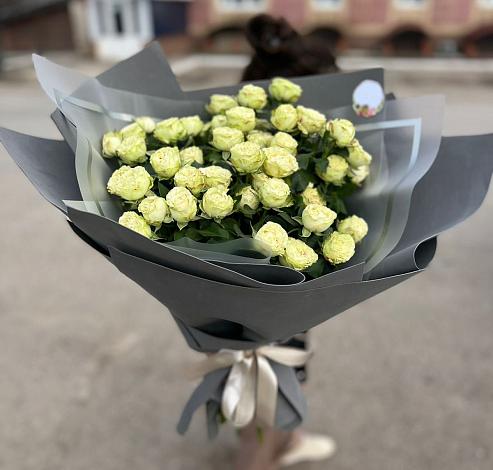 Букет Белые кустовые розы Солинеро в Шкуропатове