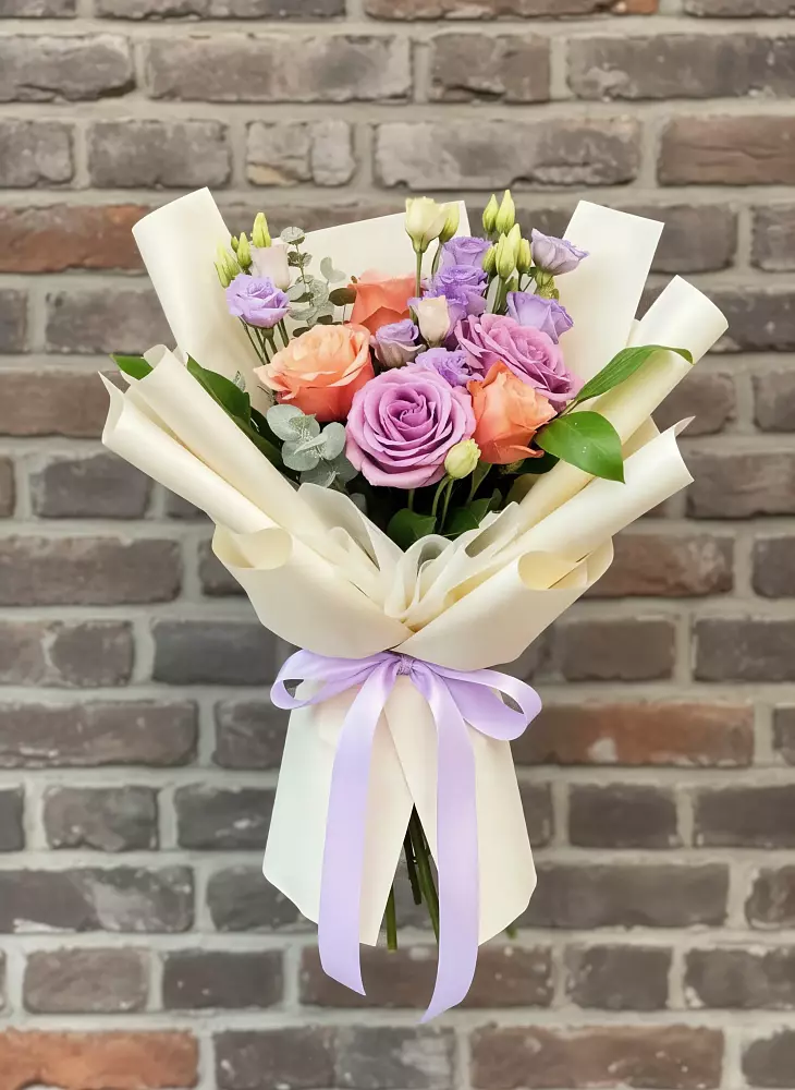 Букет цветов из: Лизиантусы и Розы в Шкуропатове