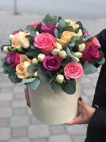 Цветочная композиция из Розы в шляпной коробке в Шкуропатове