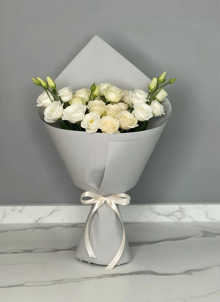 Букет цветов из: Розы и Лизиантусы в Шкуропатове