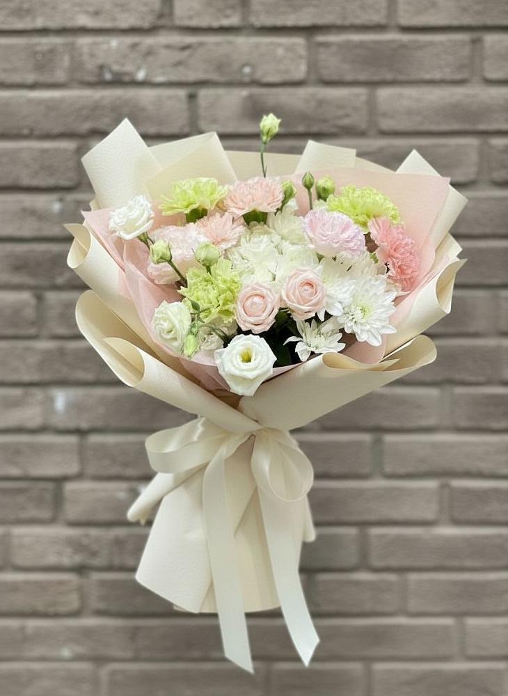 Букет цветов из: Гвоздики, Розы, Лизиантусы и Хризантемы в Шкуропатове