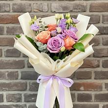 Букет цветов из:  Лизиантусы и Розы в Шкуропатове