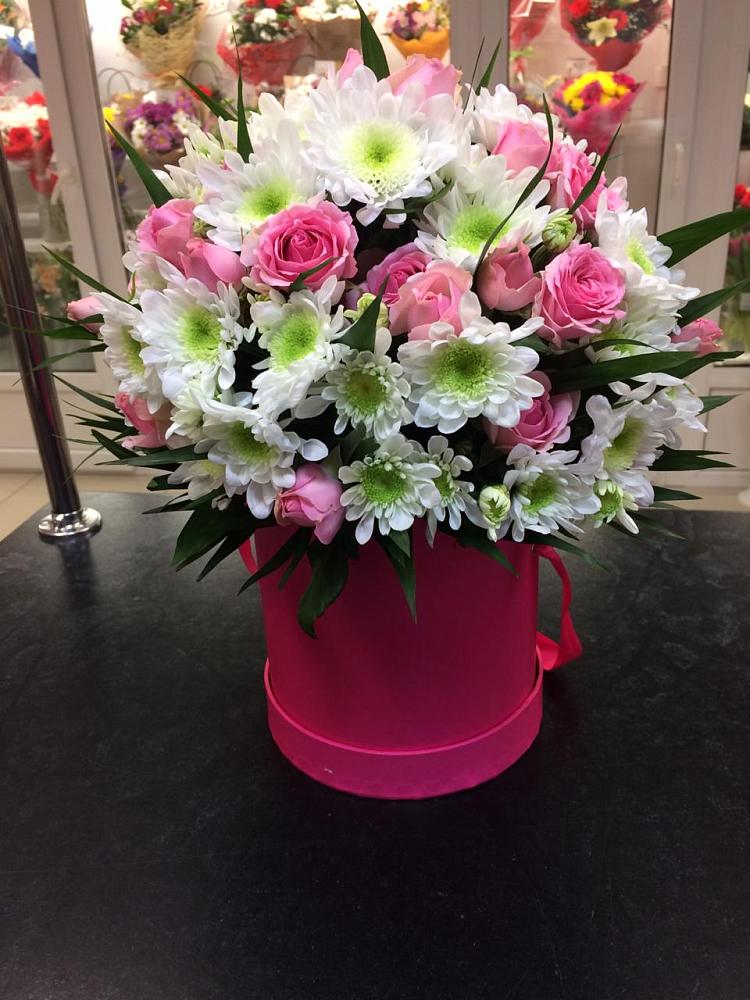 Цветочная композиция из Розы и Хризантемы в шляпной коробке в Шкуропатове