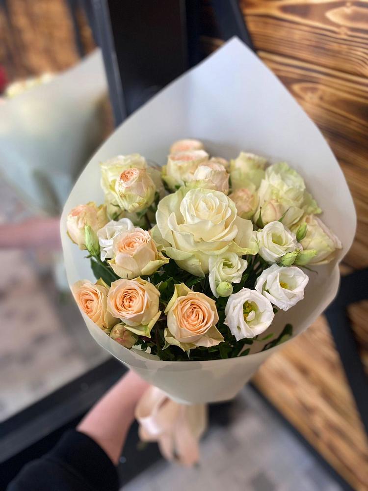 Букет цветов из: Розы и Лизиантусы в Шкуропатове